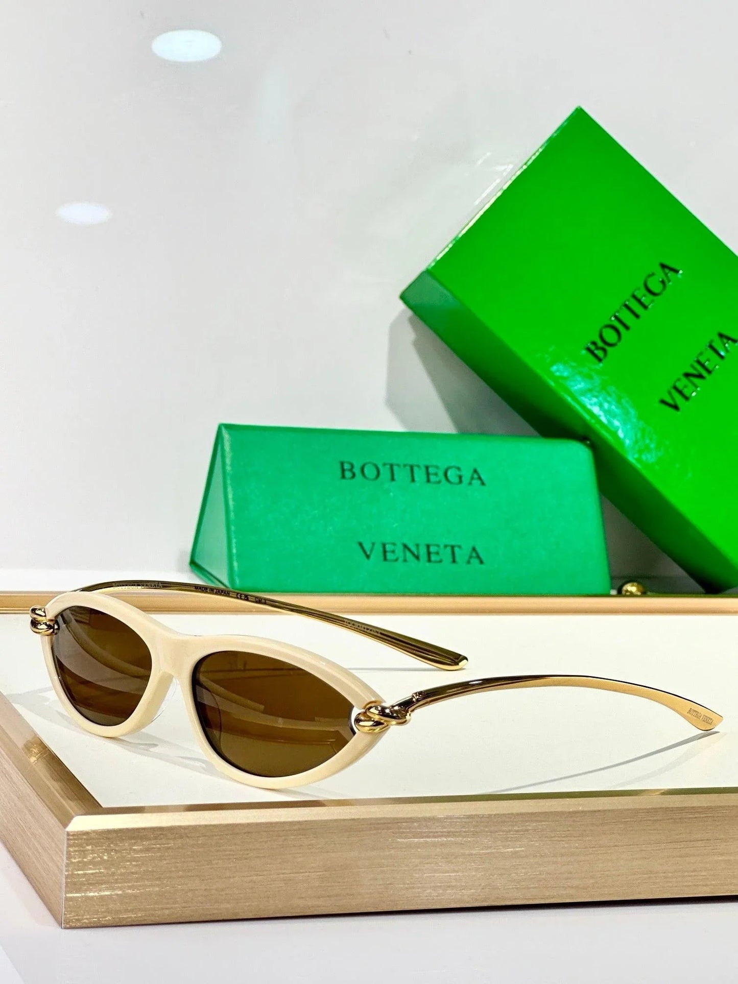 - BOTTEGA VENETA BV1390 Women's Sunglasses💚