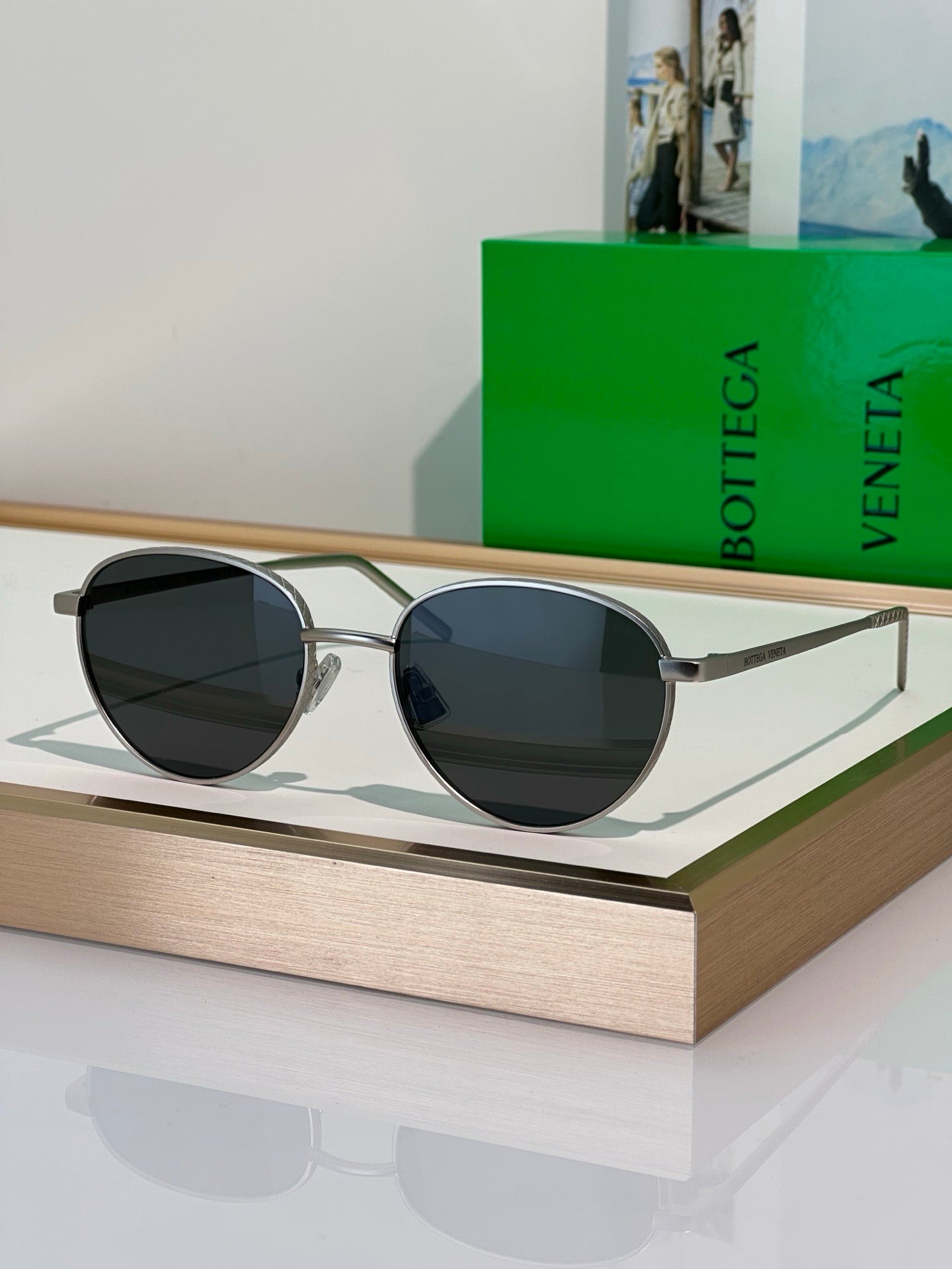 BOTTEGA VENETA BV1966S 001 - As Seen On Ali Larter Sunglasses💚