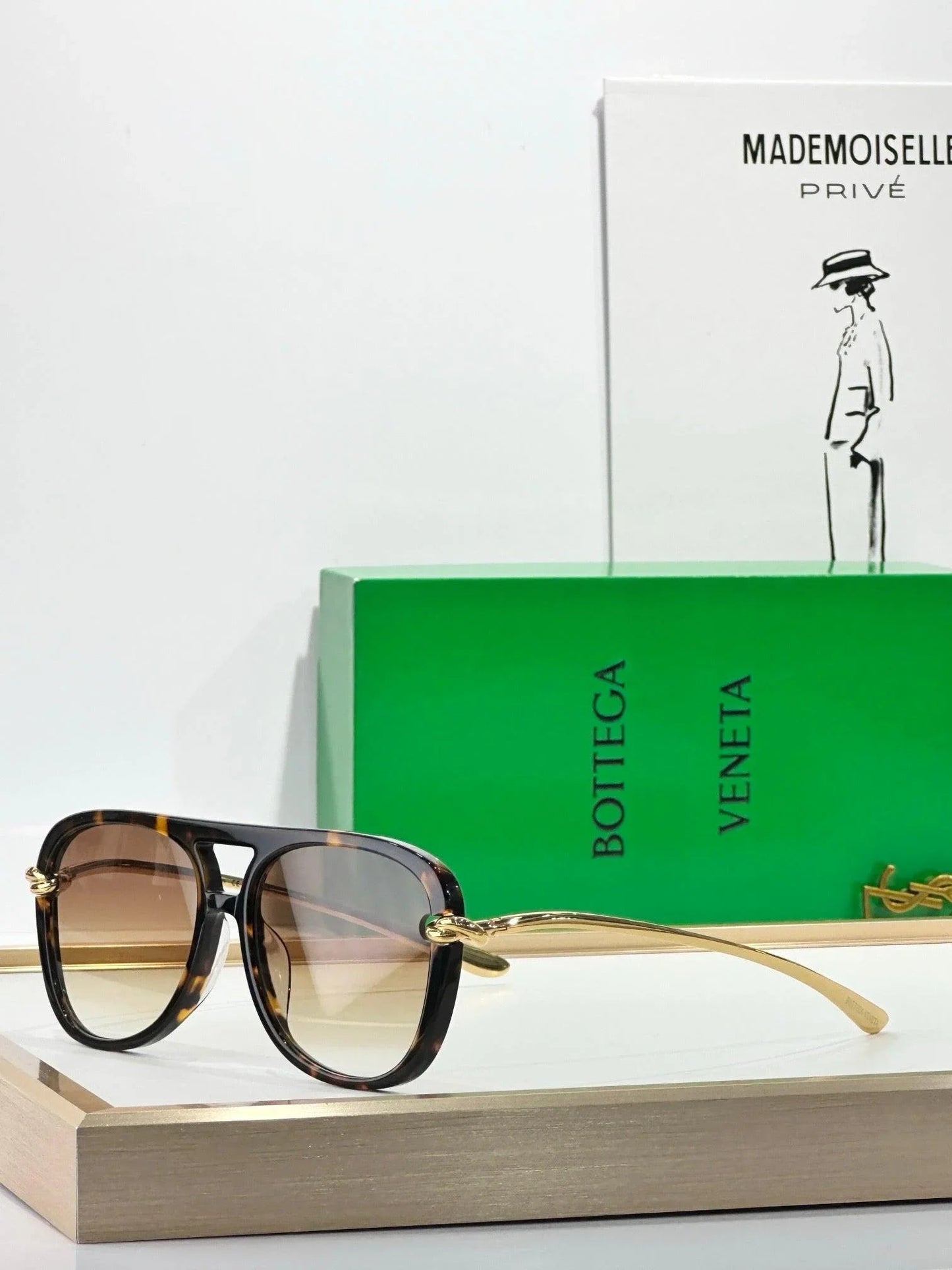 BOTTEGA VENETA BV1418 Knot Aviator Sunglasses💚