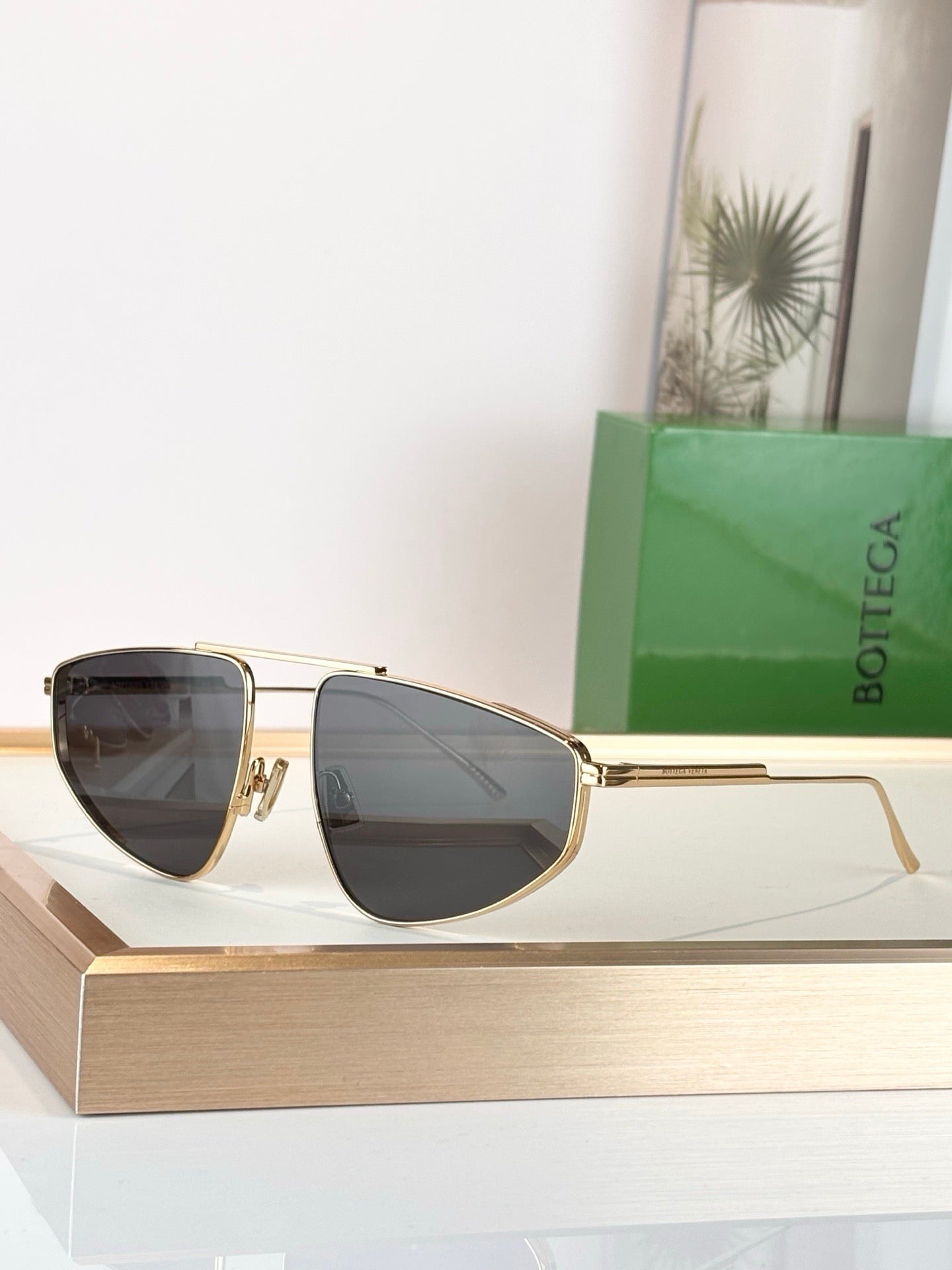 BOTTEGA VENETA BV1466S 004 Sunglasses💚