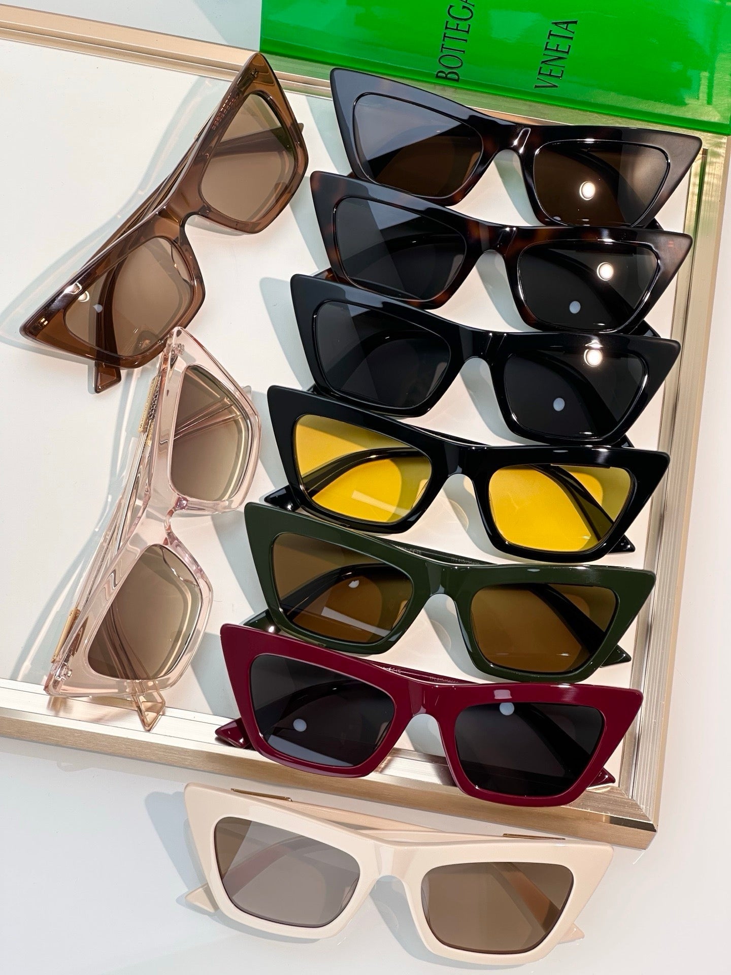 BOTTEGA VENETA BV1446 Snap Ribbon 53MM Cat-Eye Sunglasses 💚