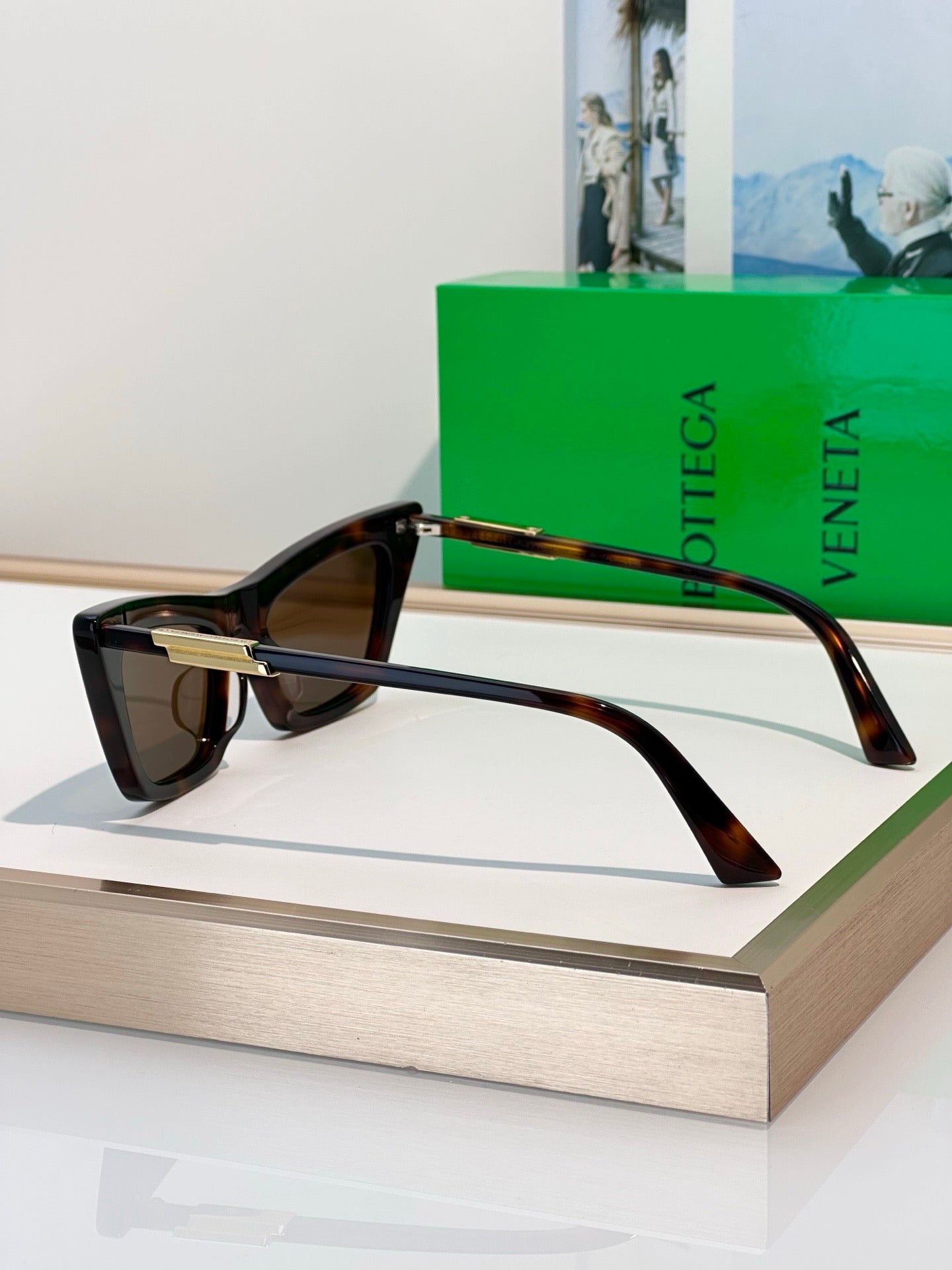 BOTTEGA VENETA BV1446 Snap Ribbon 53MM Cat-Eye Sunglasses 💚