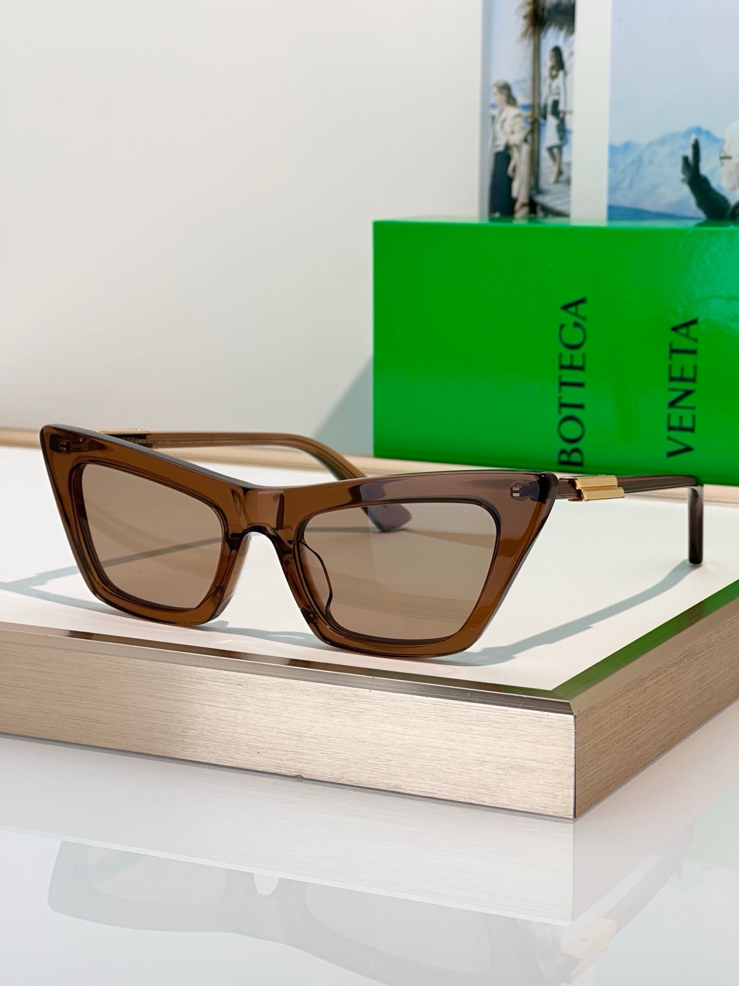 BOTTEGA VENETA BV1446 Snap Ribbon 53MM Cat-Eye Sunglasses 💚