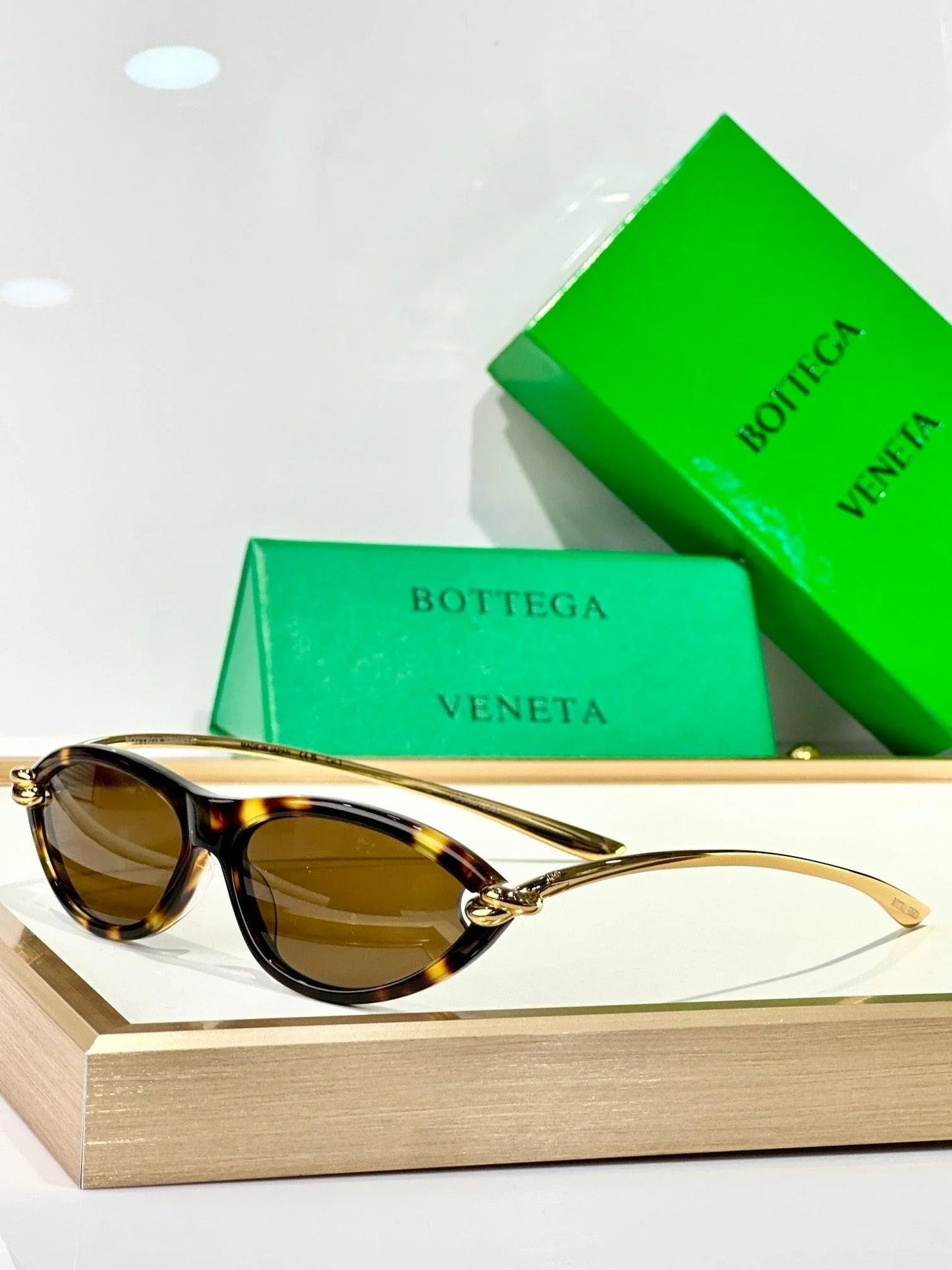 - BOTTEGA VENETA BV1390 Women's Sunglasses💚