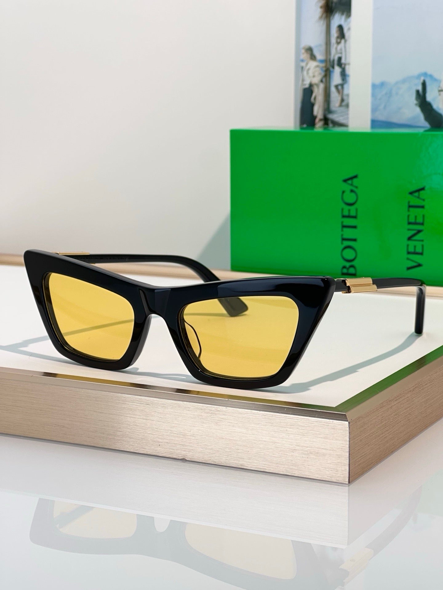 BOTTEGA VENETA BV1446 Snap Ribbon 53MM Cat-Eye Sunglasses 💚