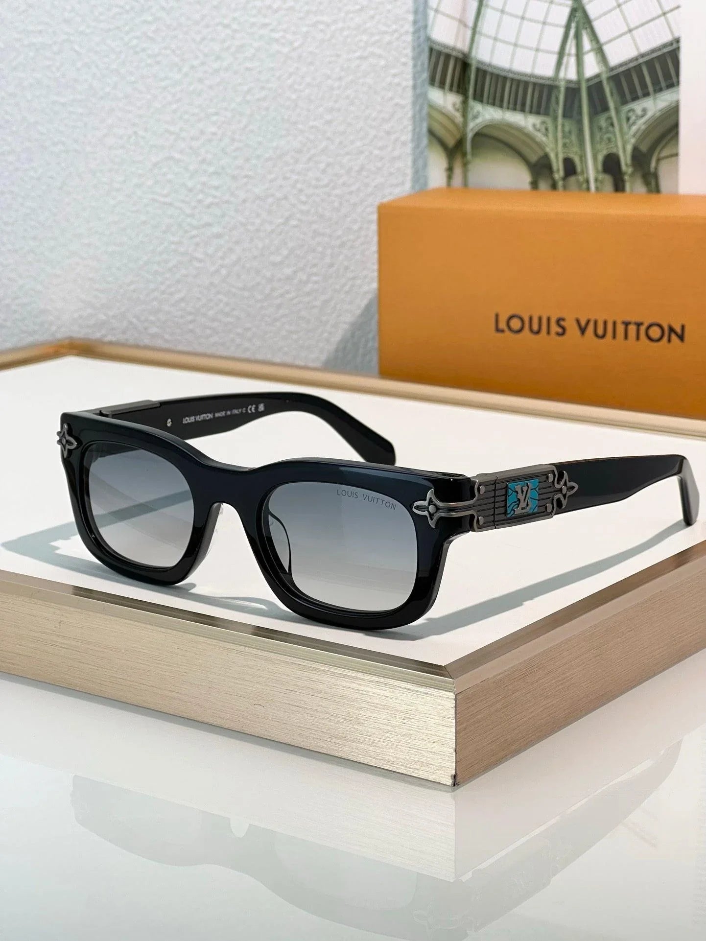 Louis Vuitton Z2556U  LV Arabesque Unisex Sunglasses ✨