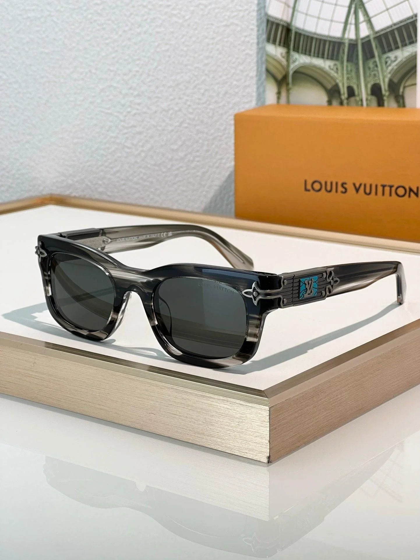 Louis Vuitton Z2556U  LV Arabesque Unisex Sunglasses ✨