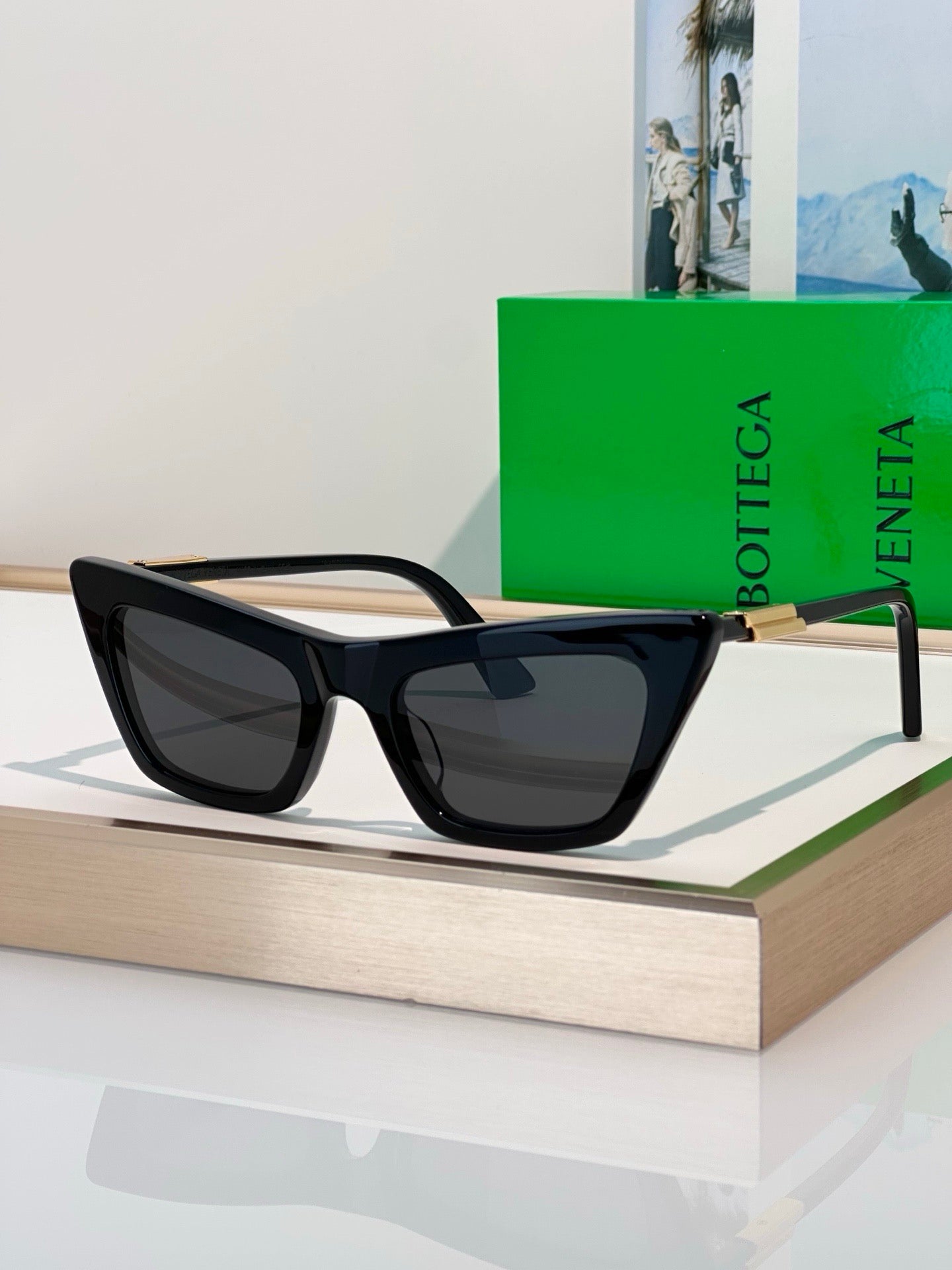 BOTTEGA VENETA BV1446 Snap Ribbon 53MM Cat-Eye Sunglasses 💚