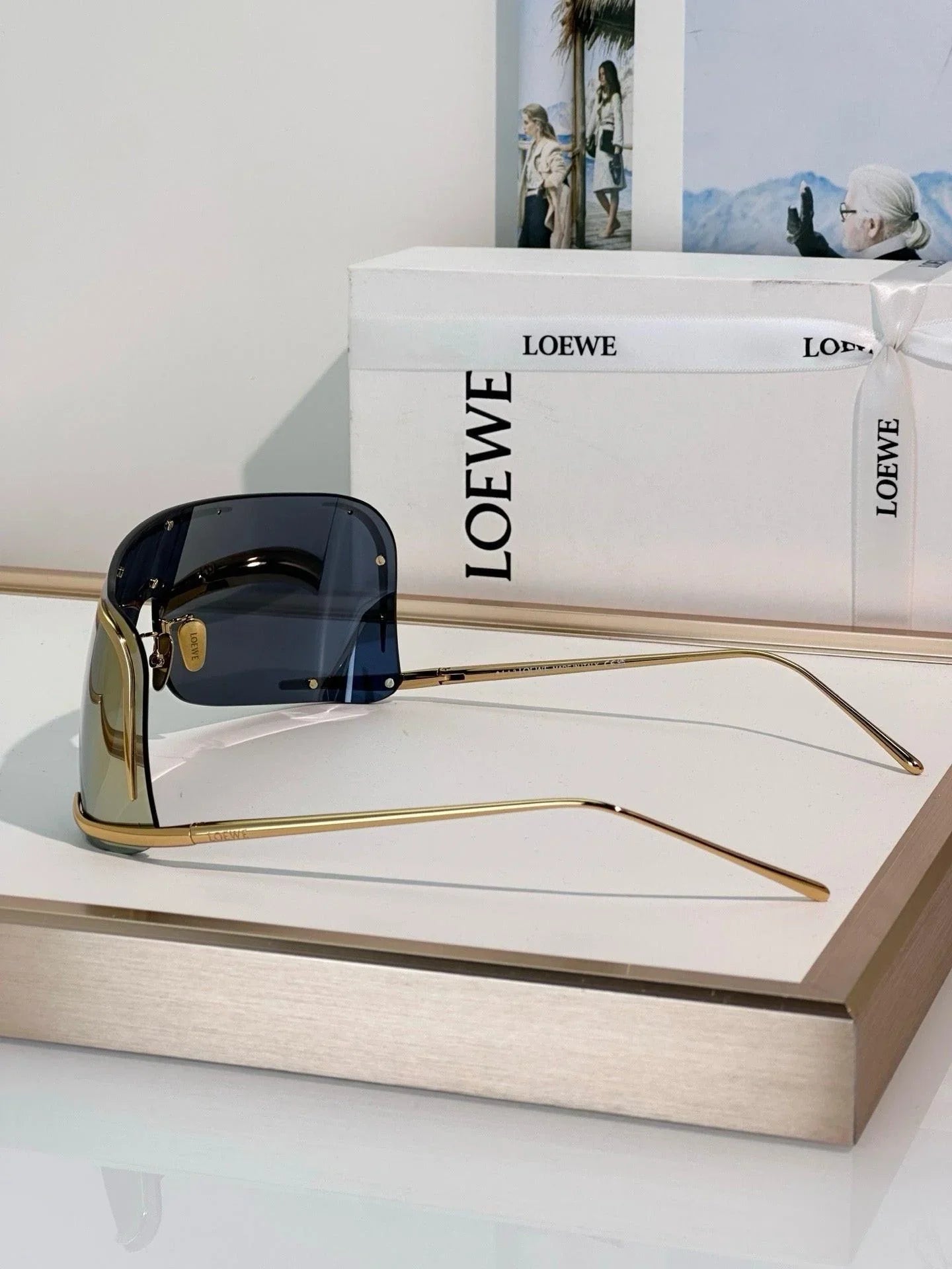 - LOEWE  SIGNATURE LW40193U Sunglasses  ✨