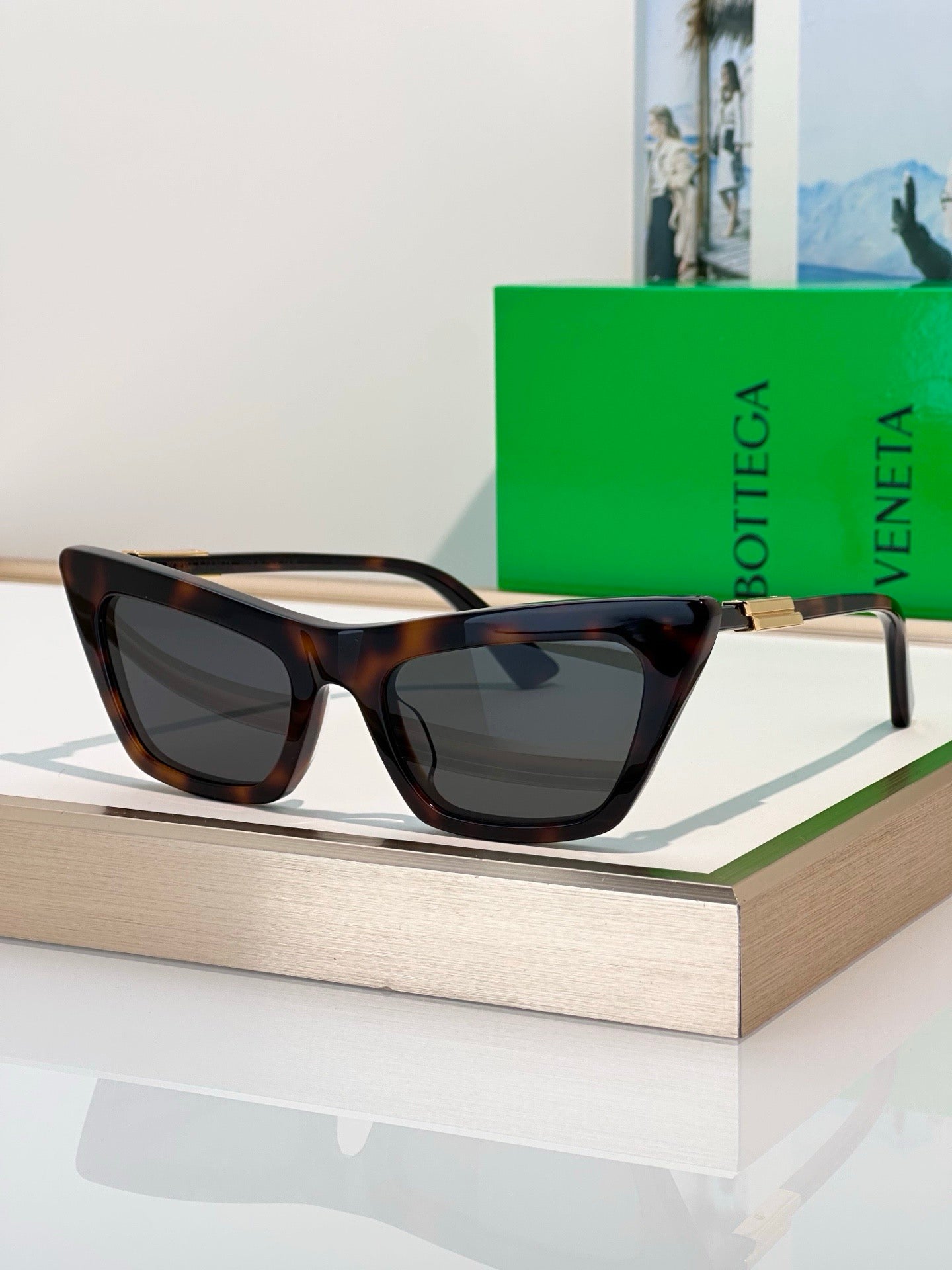 BOTTEGA VENETA BV1446 Snap Ribbon 53MM Cat-Eye Sunglasses 💚