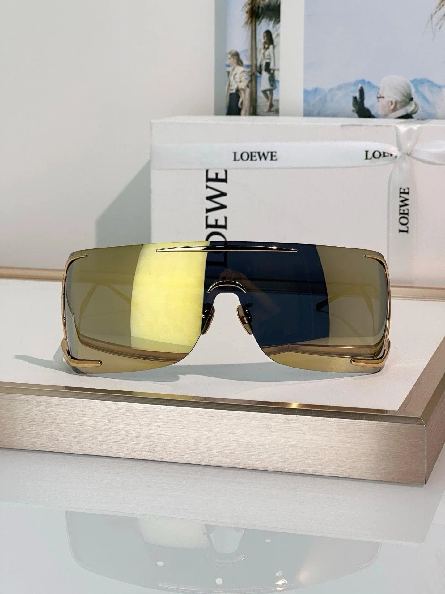 - LOEWE  SIGNATURE LW40193U Sunglasses  ✨