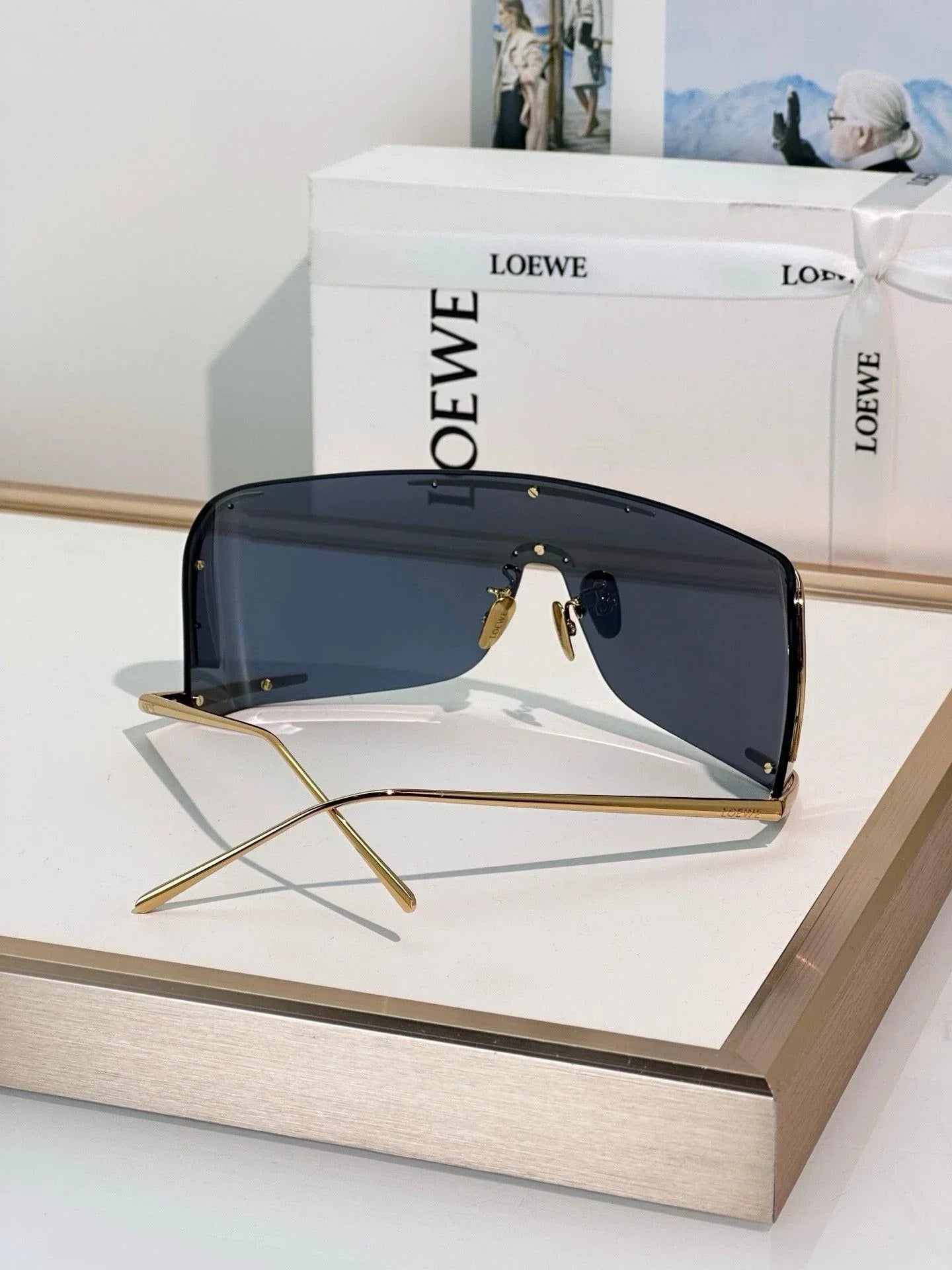 - LOEWE  SIGNATURE LW40193U Sunglasses  ✨