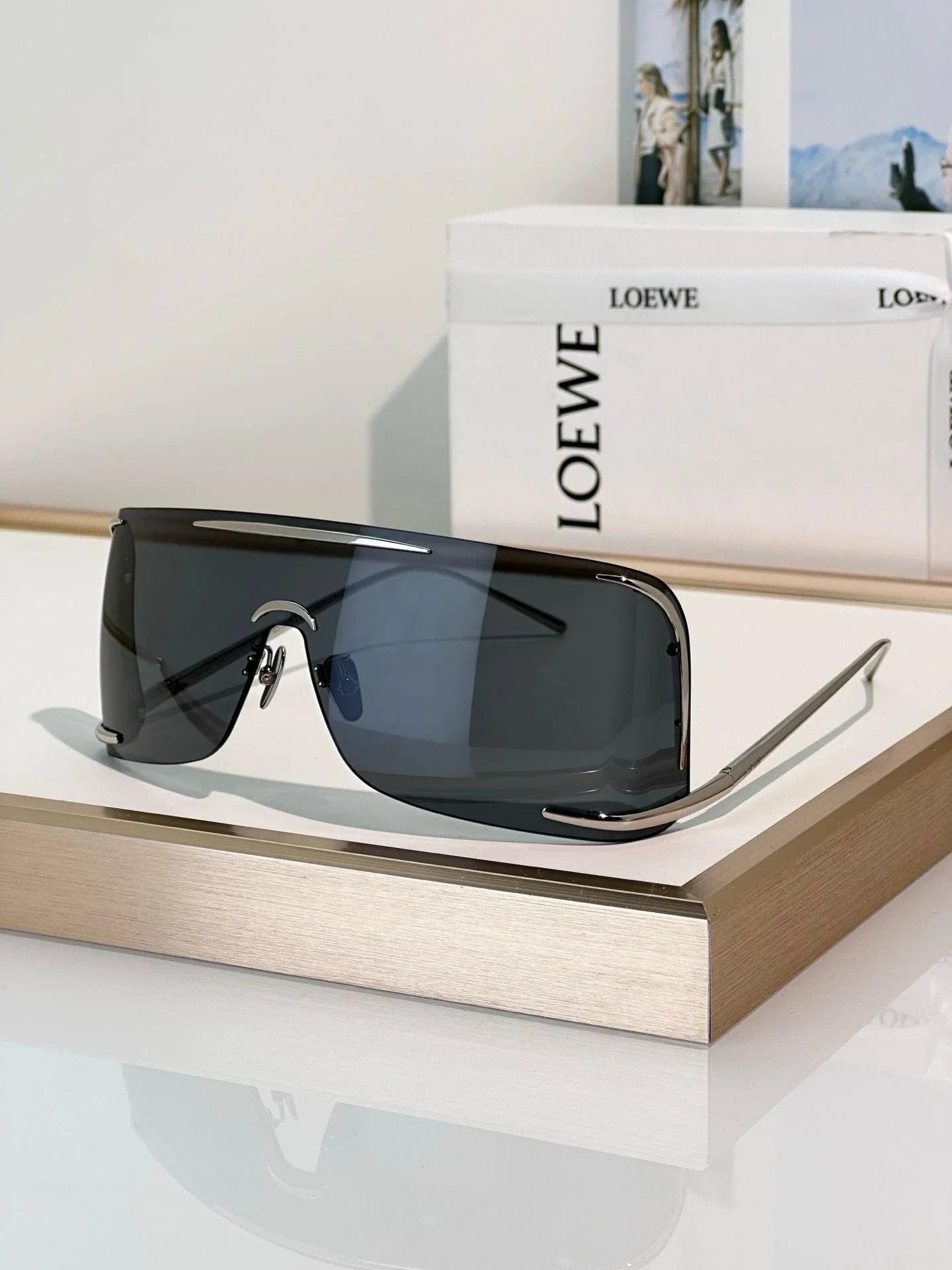 - LOEWE  SIGNATURE LW40193U Sunglasses  ✨