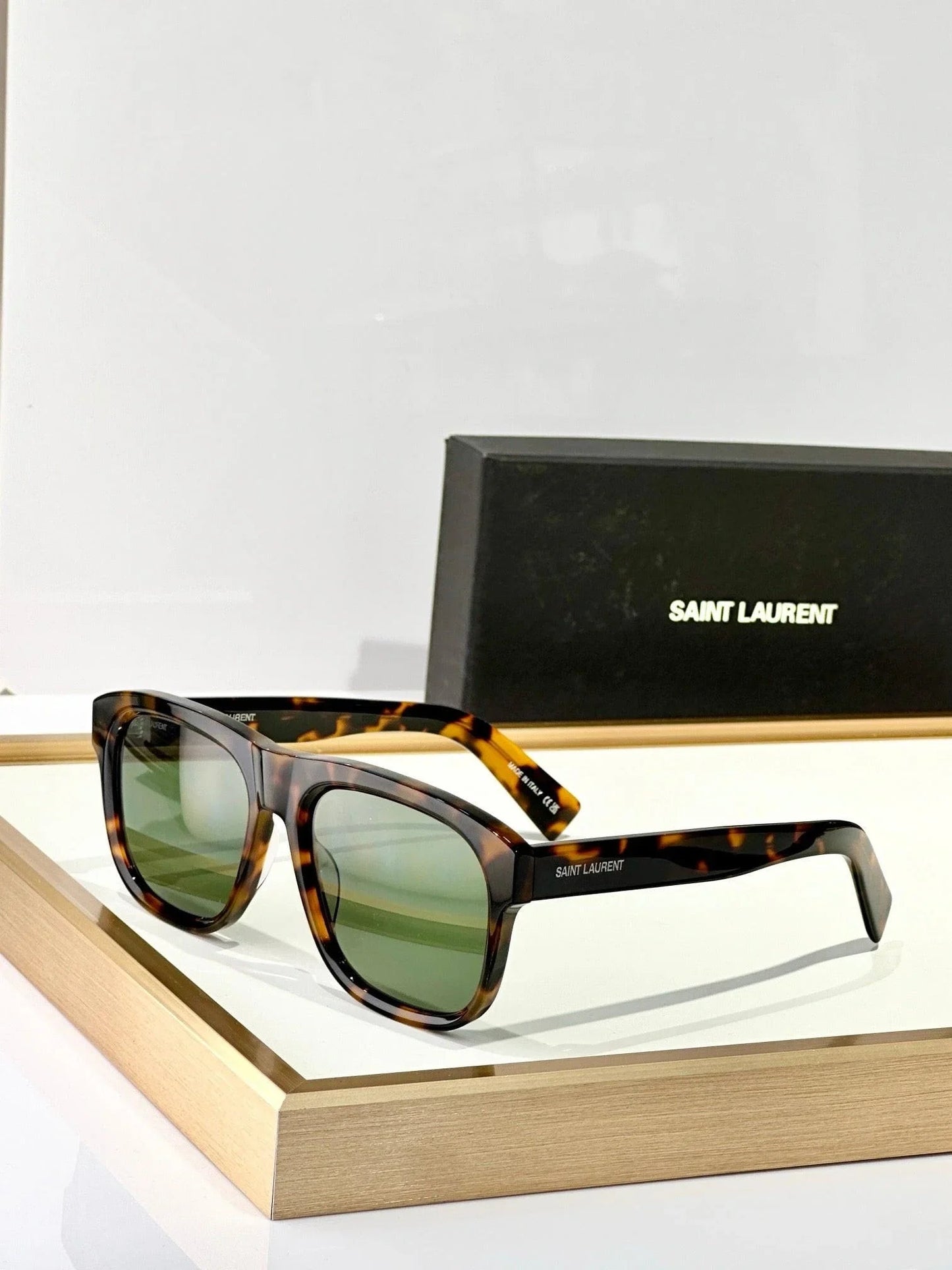 YSL Saint Laurent Unisex  SL 558 Sunglasses ✨