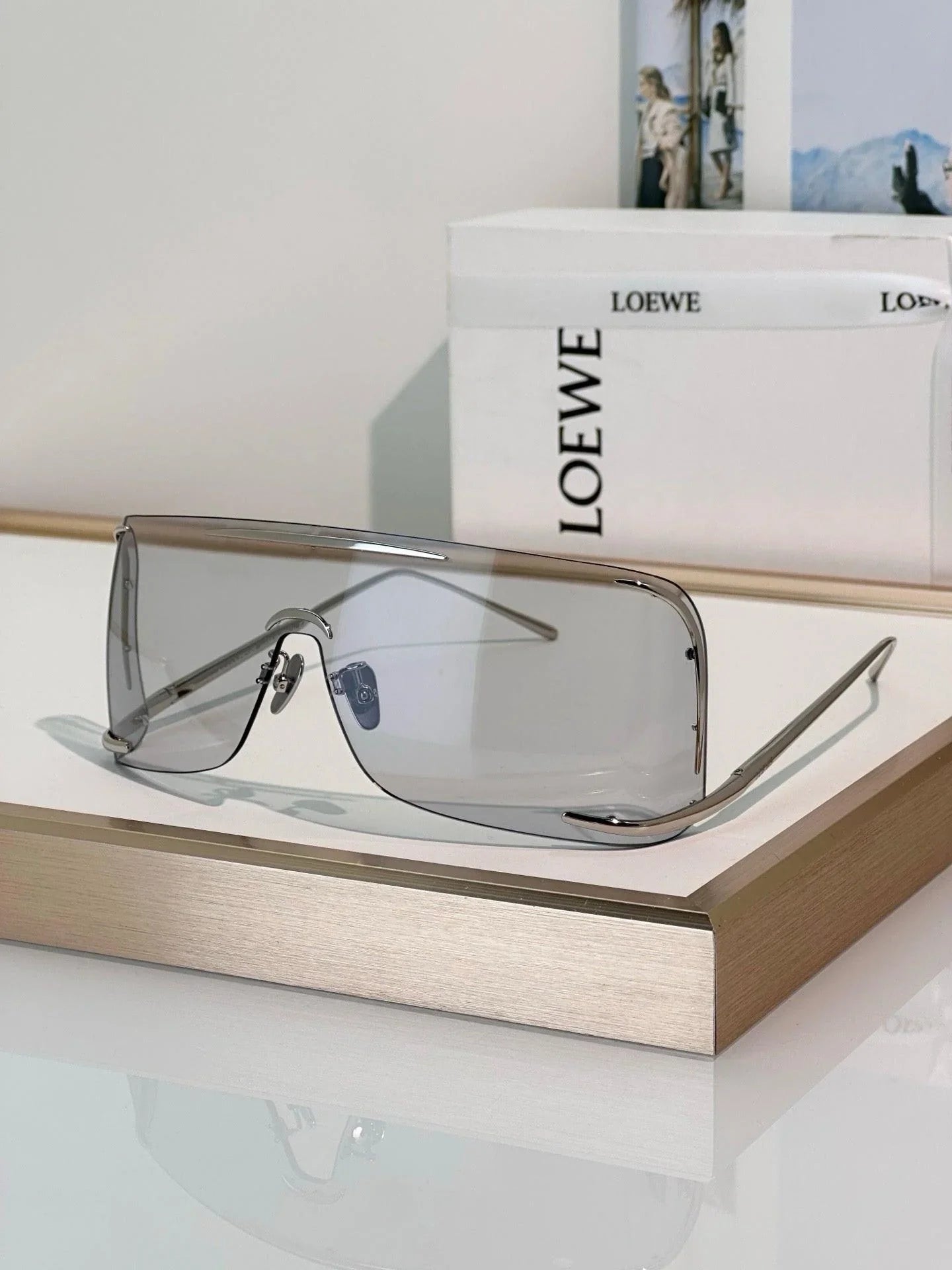 - LOEWE  SIGNATURE LW40193U Sunglasses  ✨