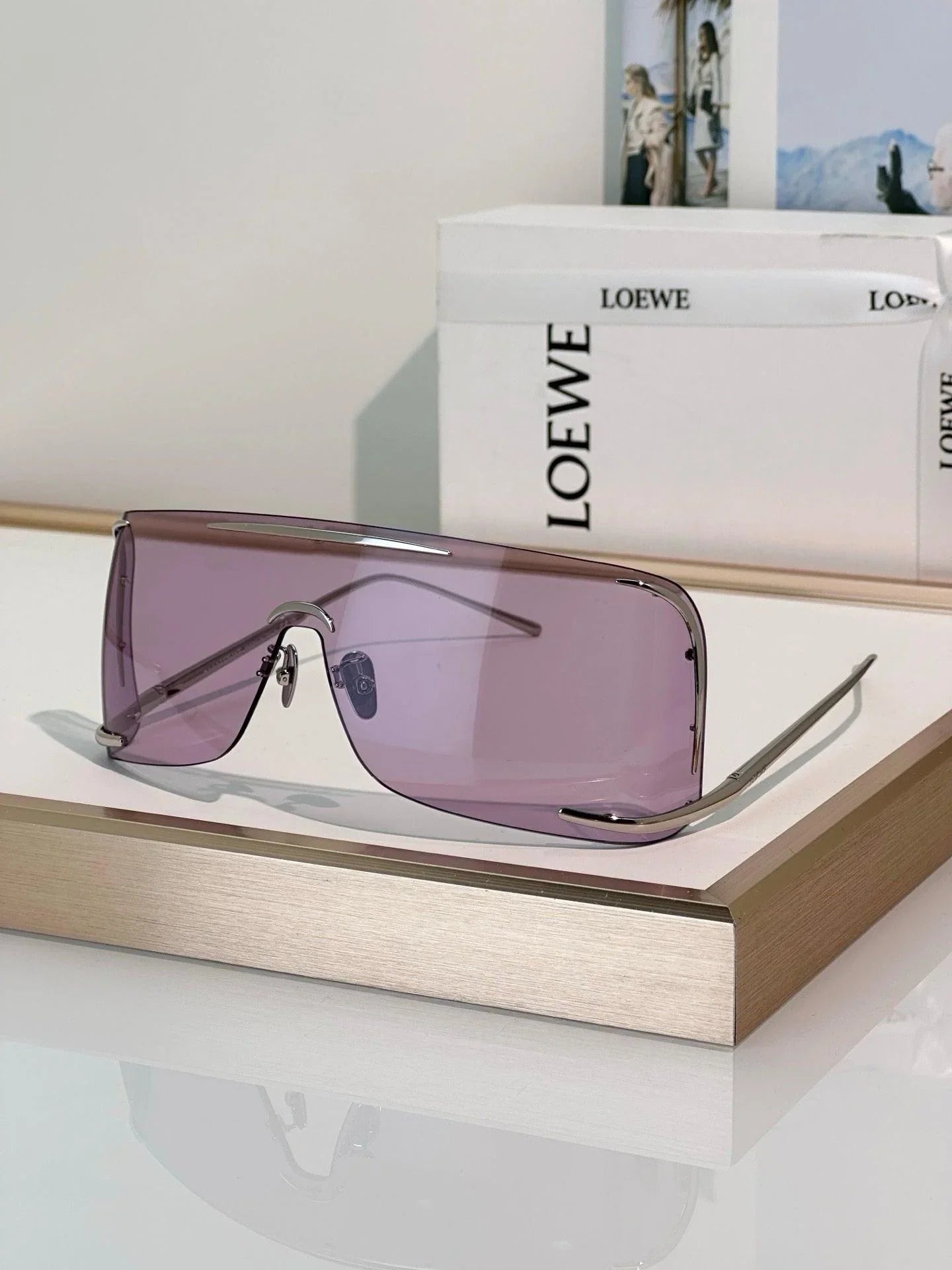 - LOEWE  SIGNATURE LW40193U Sunglasses  ✨