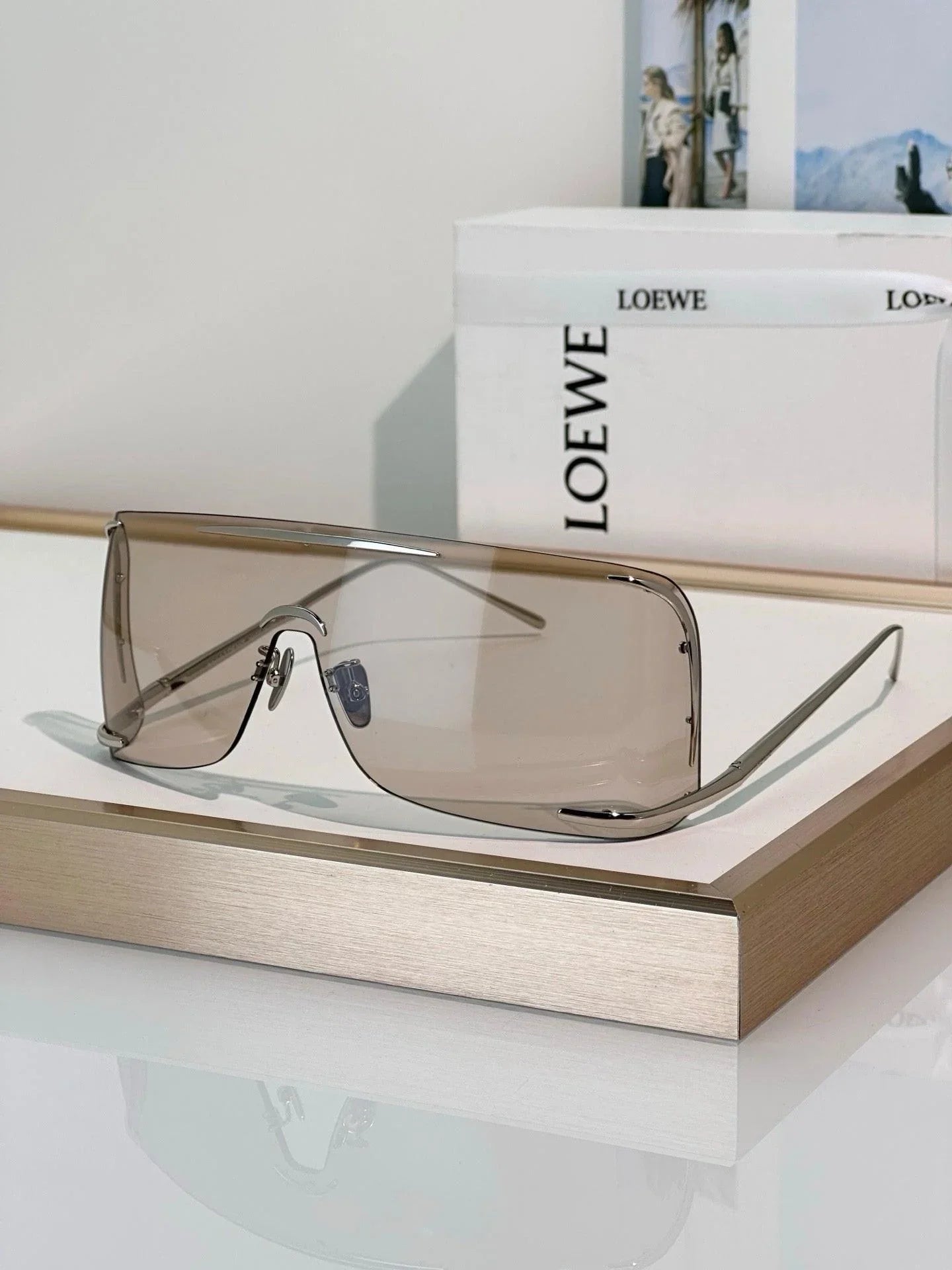 - LOEWE  SIGNATURE LW40193U Sunglasses  ✨