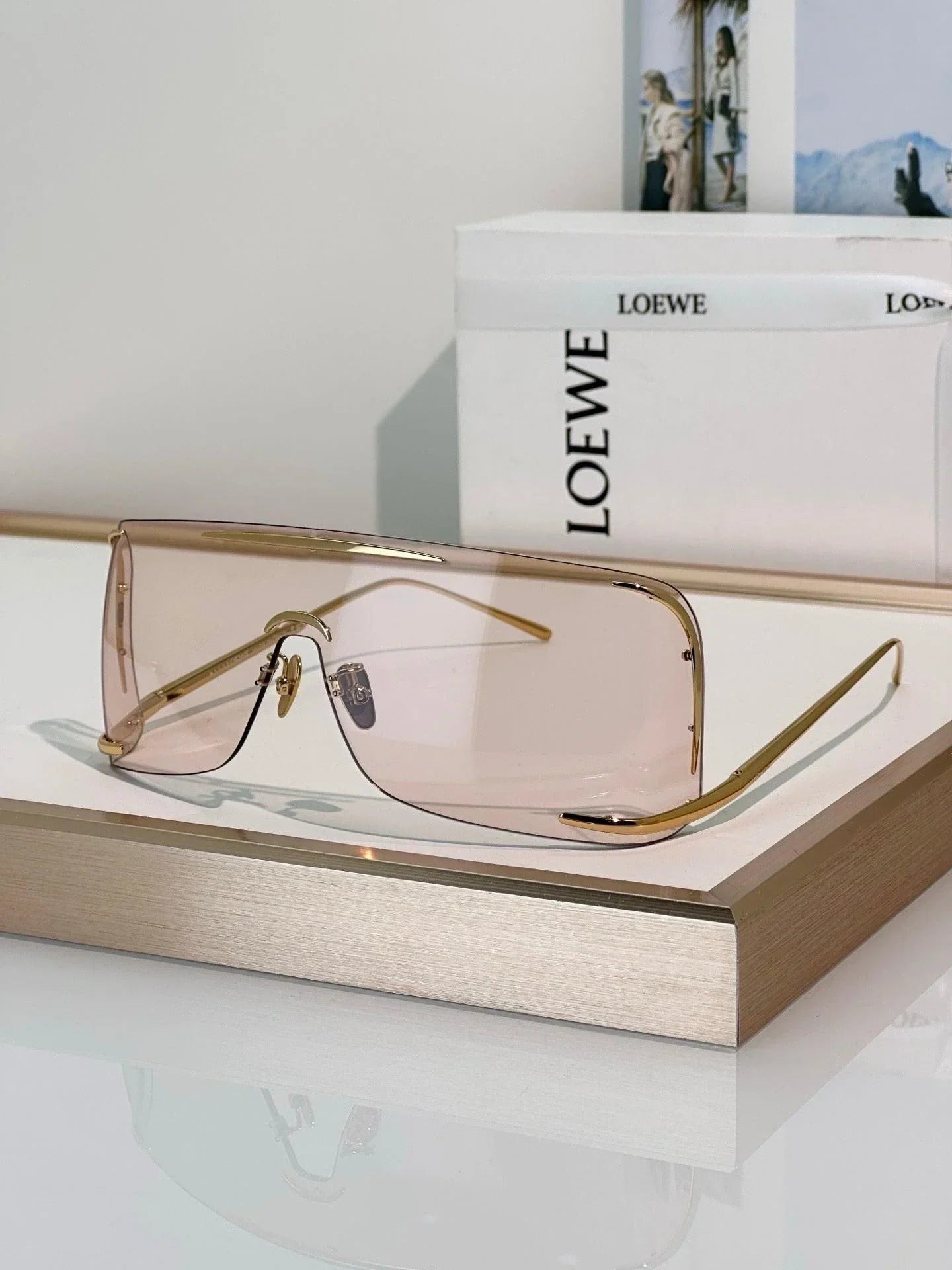 - LOEWE  SIGNATURE LW40193U Sunglasses  ✨