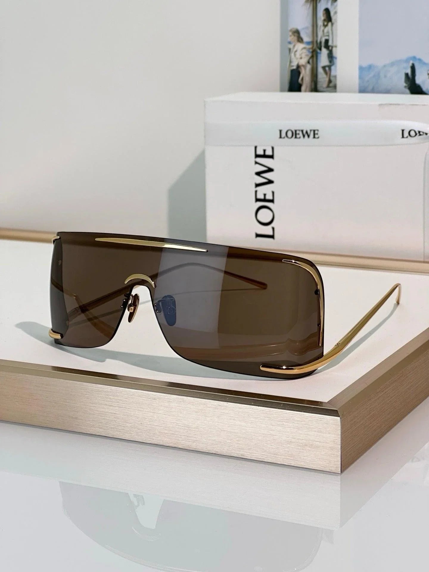 - LOEWE  SIGNATURE LW40193U Sunglasses  ✨