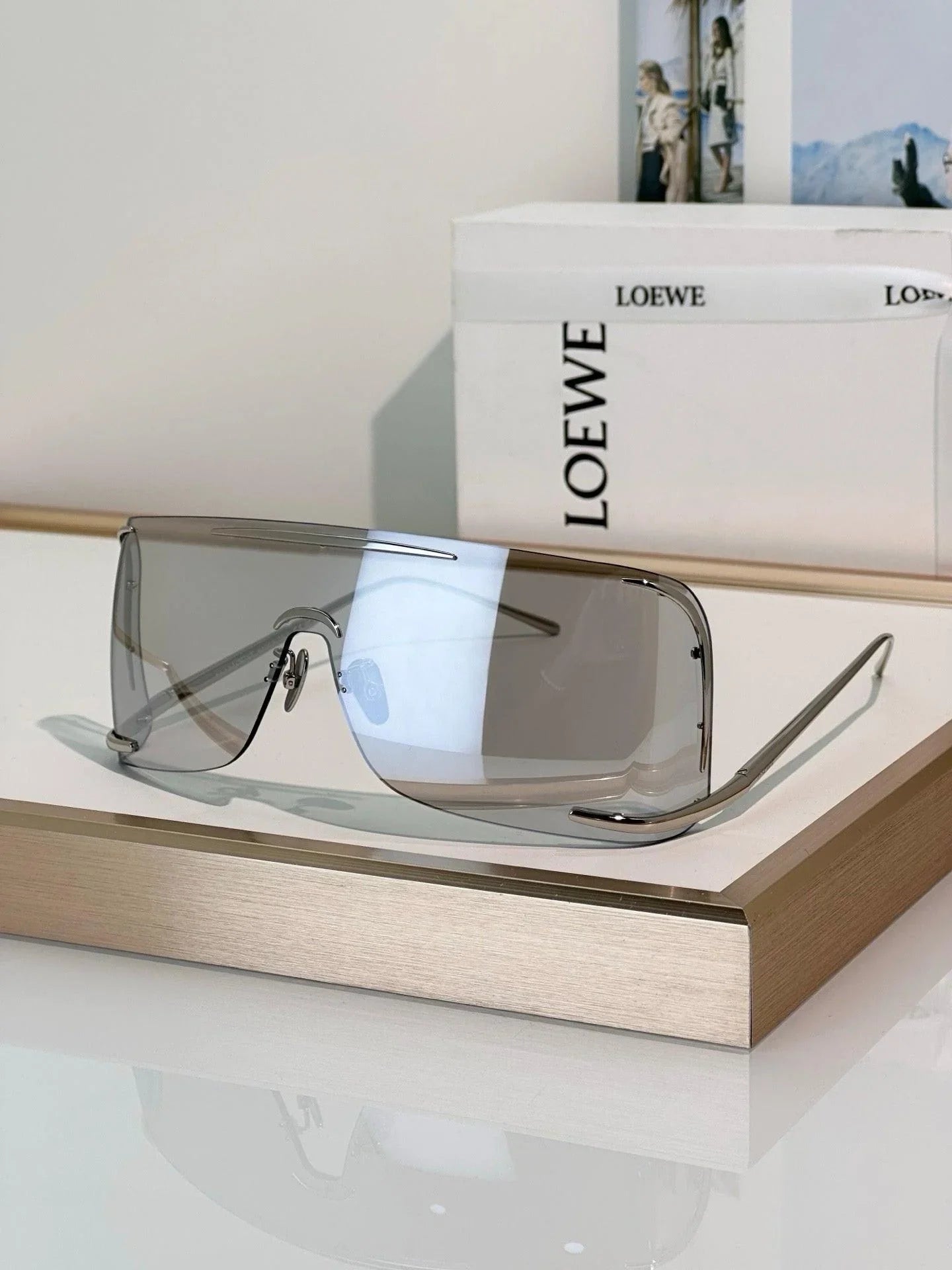 - LOEWE  SIGNATURE LW40193U Sunglasses  ✨
