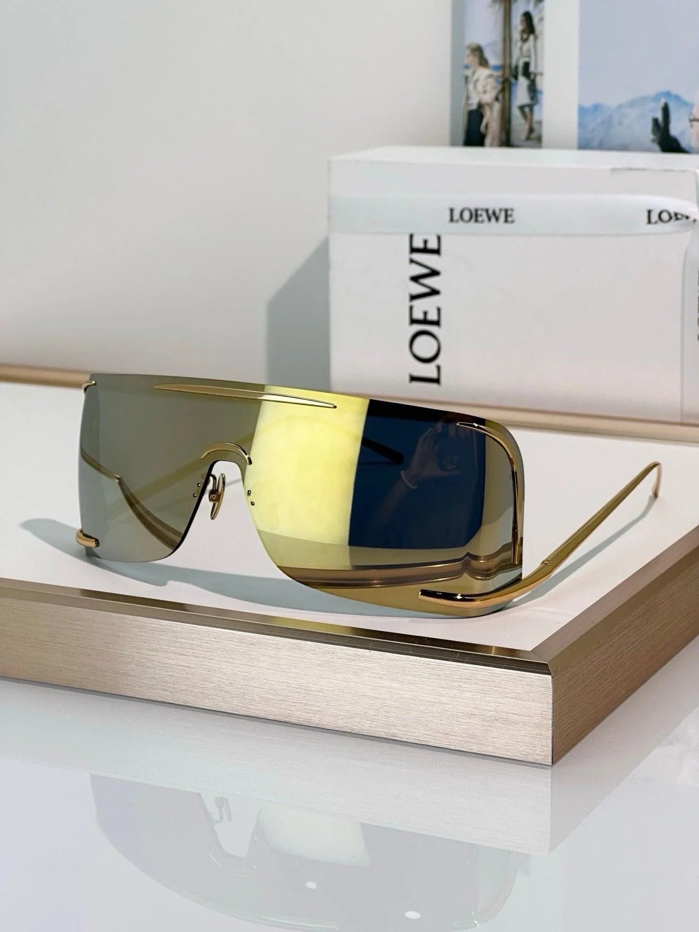 - LOEWE  SIGNATURE LW40193U Sunglasses  ✨