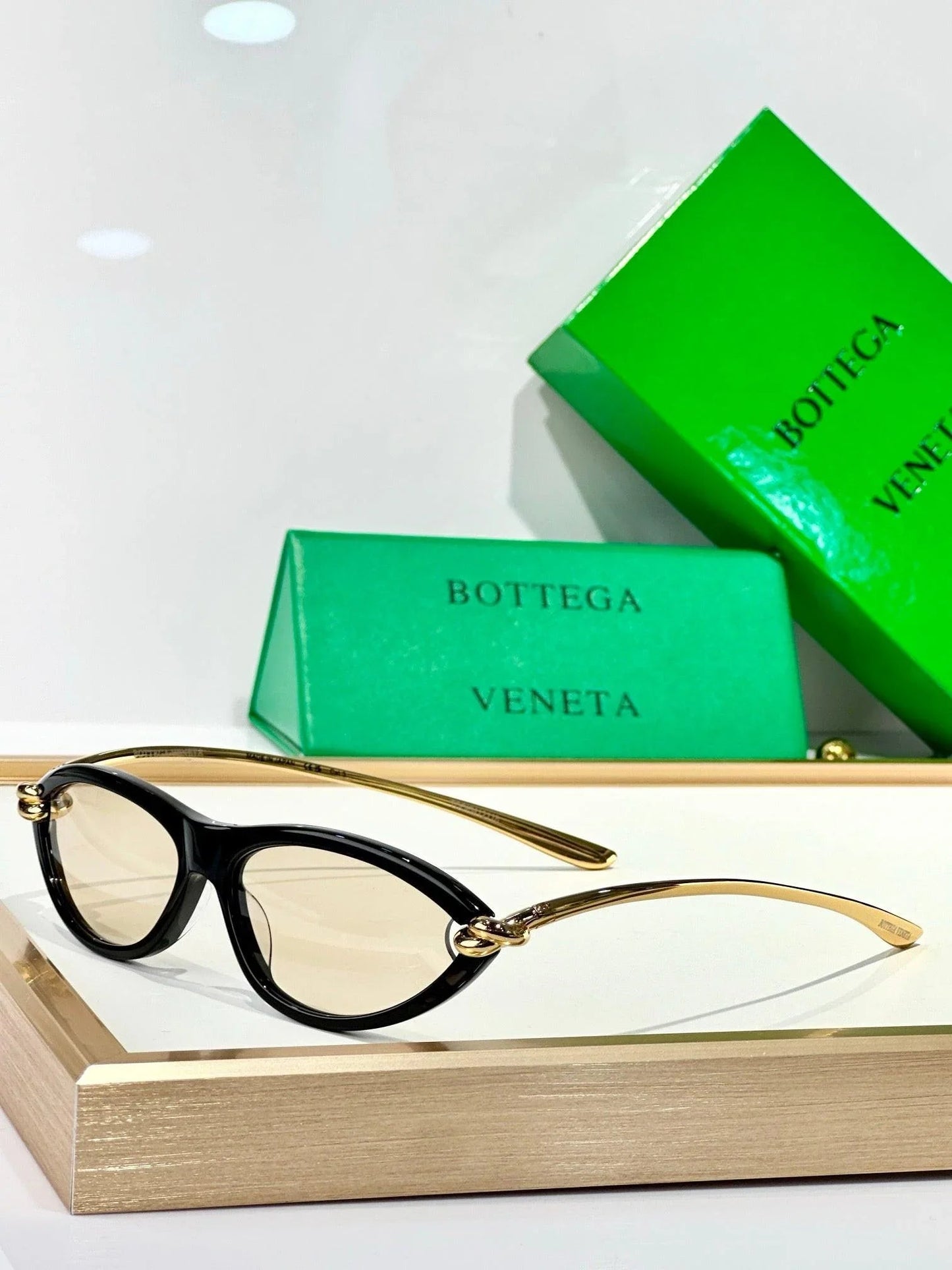 - BOTTEGA VENETA BV1390 Women's Sunglasses💚