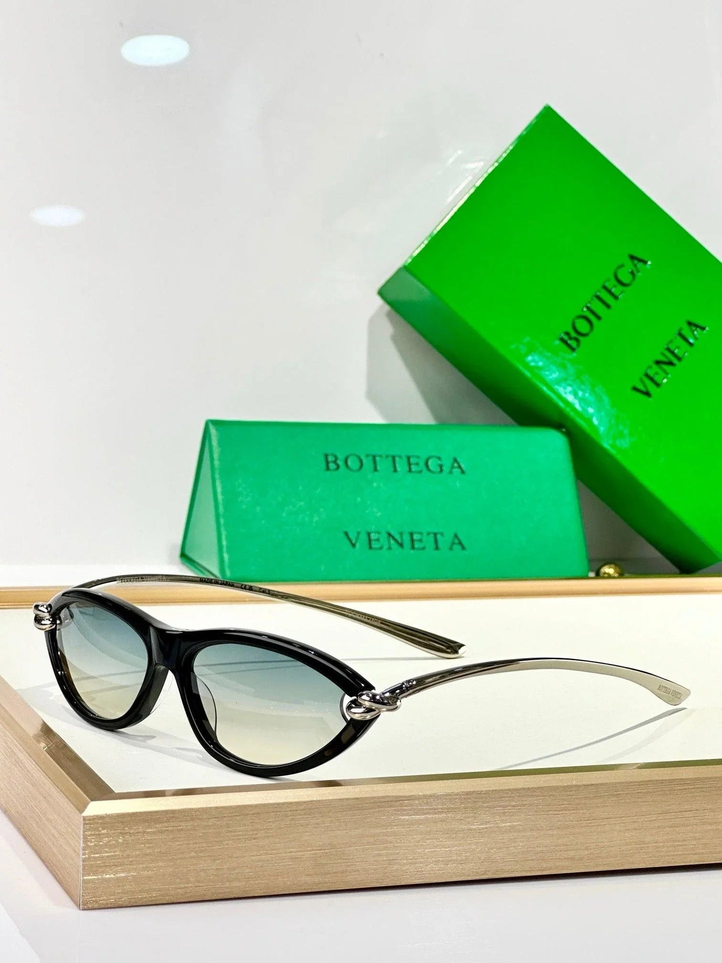 - BOTTEGA VENETA BV1390 Women's Sunglasses💚