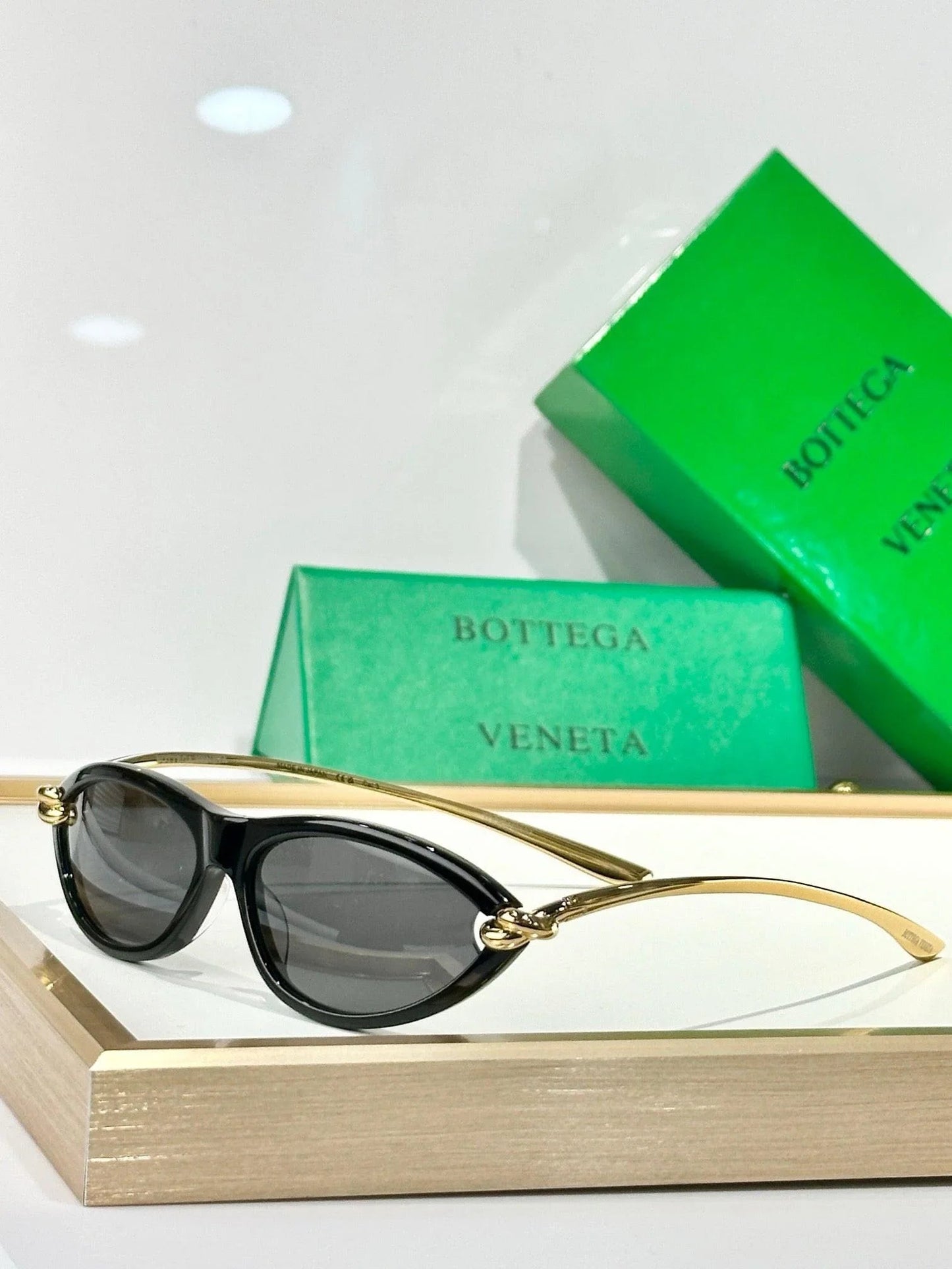 - BOTTEGA VENETA BV1390 Women's Sunglasses💚